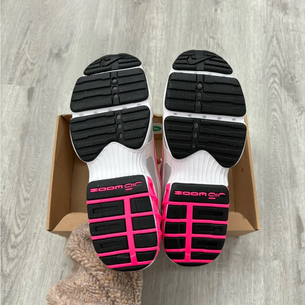 Nike Women's White Pink Athletic Sneakers - Picture 4 of 4